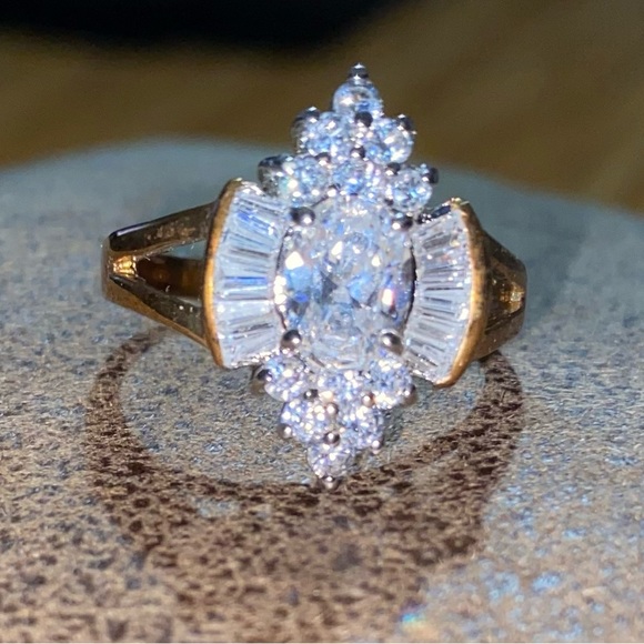 Jewelry - Costume Fashion Jewelry Metal Ring With Artificial Stone Size 10